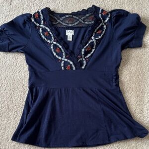 Anthropologie Ric Rac  Navy floral classic top with White Embroidery Size Small